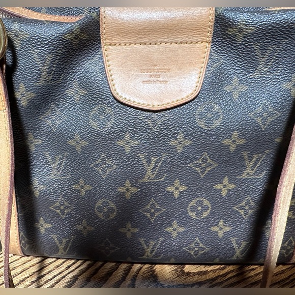 Authentic Louis Vuitton Beautiful 2009 Monogram Stressa MM with all new piping. - Picture 8 of 17